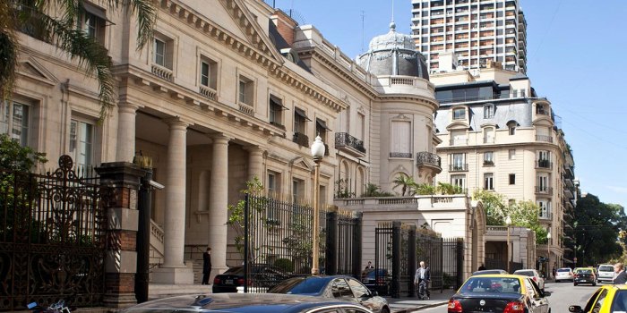 La casa de ellos estaba en la avenida alvear